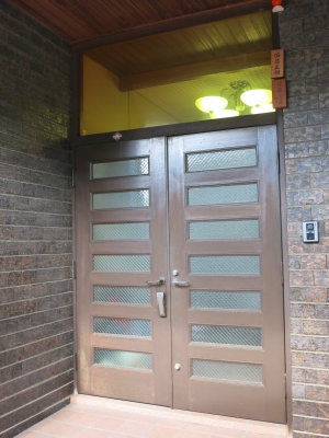 玄関ドア取り換え前　木製ドア