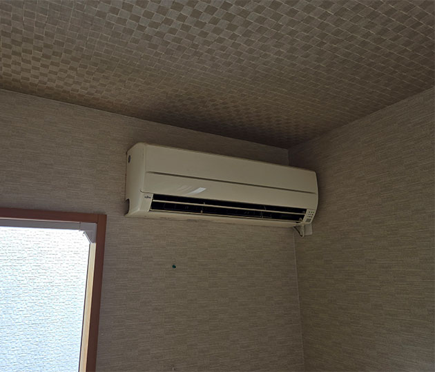 【施工事例】2階・南東向きの6畳の部屋に8畳用エアコンを設置＆コンセント位置の適正化